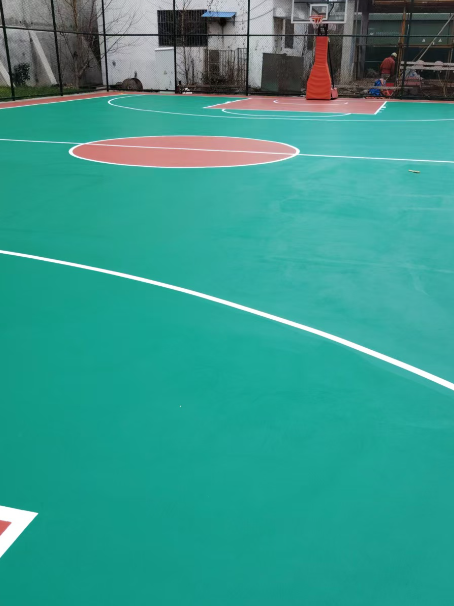 普洱 球场长期使用易出现地面开裂